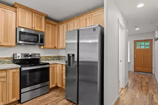 12516 SE Madison St, Portland, OR 97233 - Photo 9