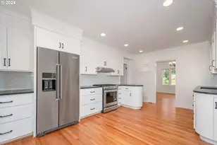 8922 SW Capitol Hwy, Portland, OR 97219 - Photo 17