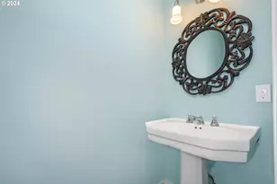 8922 SW Capitol Hwy, Portland, OR 97219 - Photo 31