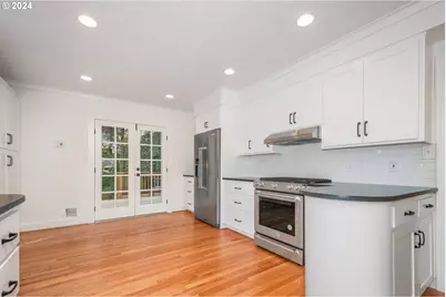 8922 SW Capitol Hwy, Portland, OR 97219 - Photo 15