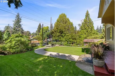 8922 SW Capitol Hwy, Portland, OR 97219 - Photo 39