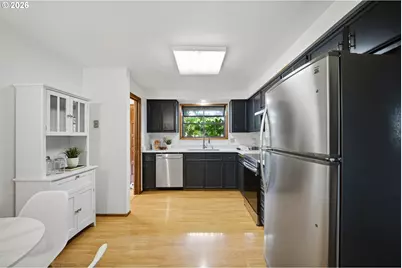 2466 Erin Way, Eugene, OR 97408 - Photo 15