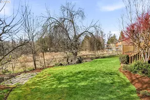 331 NE Hillwood Dr, Hillsboro, OR 97124 - Photo 17