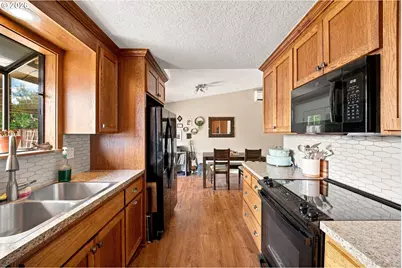 2033 W Bryant Ave, Cottage Grove, OR 97424 - Photo 9