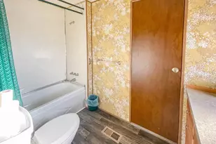 37 NE Mary Ann Ln, Roseburg, OR 97470 - Photo 19