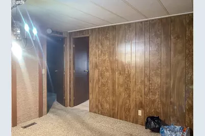 37 NE Mary Ann Ln, Roseburg, OR 97470 - Photo 9