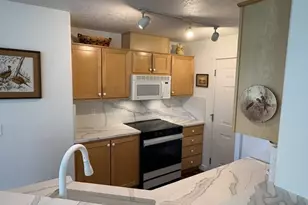 14721 SW Beard Rd, Beaverton, OR 97007 - Photo 5