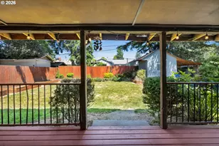 11015 NE Hancock St, Portland, OR 97220 - Photo 25
