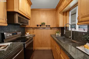 11015 NE Hancock St, Portland, OR 97220 - Photo 11