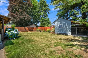11015 NE Hancock St, Portland, OR 97220 - Photo 31
