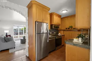 11015 NE Hancock St, Portland, OR 97220 - Photo 9