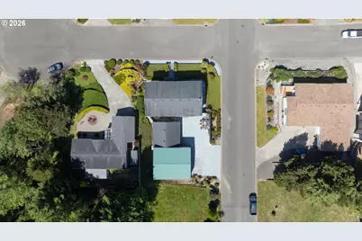 805 Lisa Pl, Coos Bay, OR 97420 - Photo 35