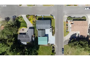 805 Lisa Pl, Coos Bay, OR 97420 - Photo 35