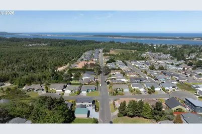 805 Lisa Pl, Coos Bay, OR 97420 - Photo 47