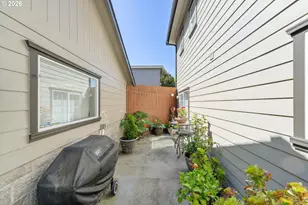 805 Lisa Pl, Coos Bay, OR 97420 - Photo 33