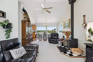 805 Lisa Pl, Coos Bay, OR 97420 - Photo 13