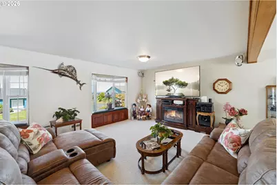 805 Lisa Pl, Coos Bay, OR 97420 - Photo 3