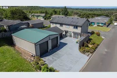 805 Lisa Pl, Coos Bay, OR 97420 - Photo 39