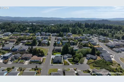 805 Lisa Pl, Coos Bay, OR 97420 - Photo 37