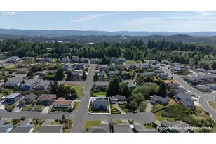 805 Lisa Pl, Coos Bay, OR 97420 - Photo 37