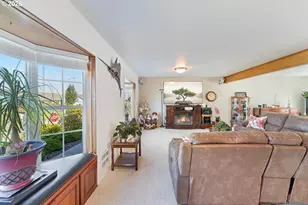 805 Lisa Pl, Coos Bay, OR 97420 - Photo 5