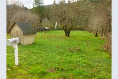 765 Tunnel Rd, Glendale, OR 97442 - Photo 17