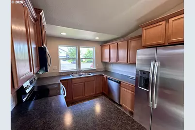 211 Lacasa St, Eugene, OR 97402 - Photo 5
