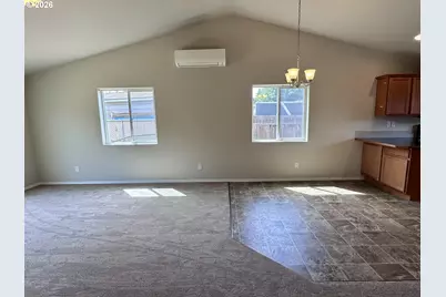 211 Lacasa St, Eugene, OR 97402 - Photo 7