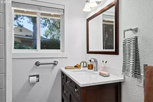 13070 SW Edgewood St, Portland, OR 97225 - Photo 23