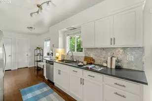 13070 SW Edgewood St, Portland, OR 97225 - Photo 13