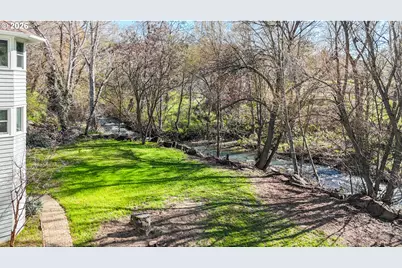 1002 W 11th St, The Dalles, OR 97058 - Photo 3