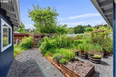 1296 W Central Blvd, Coquille, OR 97423 - Photo 7