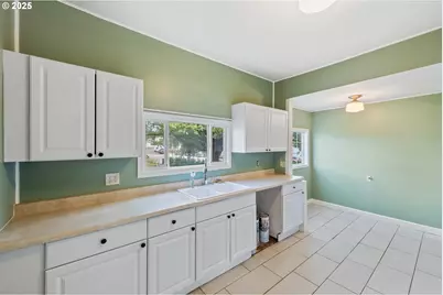 1296 W Central Blvd, Coquille, OR 97423 - Photo 13