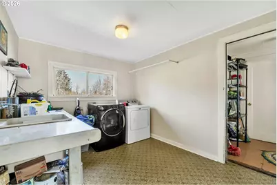 1125 E Beacon Dr, Eugene, OR 97404 - Photo 33