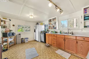 1125 E Beacon Dr, Eugene, OR 97404 - Photo 27