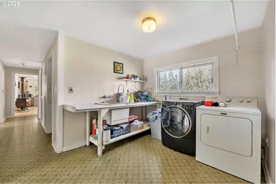 1125 E Beacon Dr, Eugene, OR 97404 - Photo 35