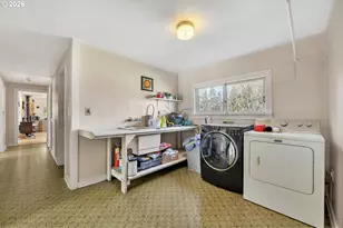 1125 E Beacon Dr, Eugene, OR 97404 - Photo 35