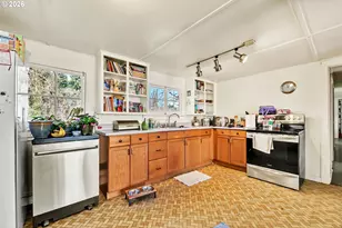 1125 E Beacon Dr, Eugene, OR 97404 - Photo 25