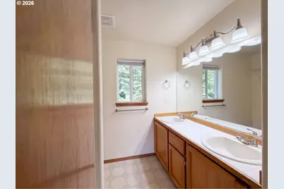 17475 SW Eirwen St, Beaverton, OR 97003 - Photo 9