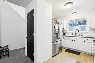 19153 SE Yamhill St, Portland, OR 97233 - Photo 7