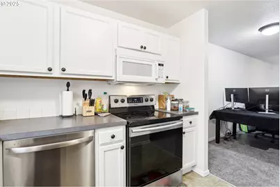 19153 SE Yamhill St #21, Portland, OR 97233 - Photo 9