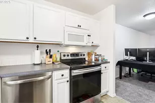 19153 SE Yamhill St, Portland, OR 97233 - Photo 9