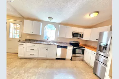 874 S Main St, Canyonville, OR 97417 - Photo 9