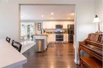 306 E 16th Pl, La Center, WA 98629 - Photo 7