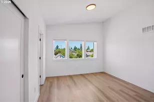 9025 NE Hoyt St, Portland, OR 97220 - Photo 25