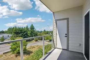 9025 NE Hoyt St, Portland, OR 97220 - Photo 7