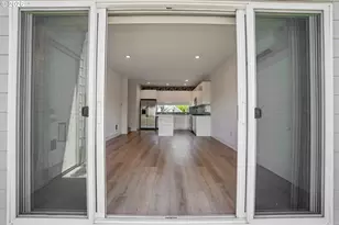 9025 NE Hoyt St, Portland, OR 97220 - Photo 9
