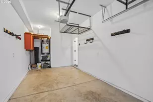 9025 NE Hoyt St, Portland, OR 97220 - Photo 29