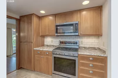 2328 NE 156th Pl, Portland, OR 97230 - Photo 17