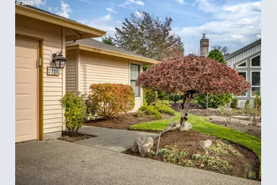 2328 NE 156th Pl, Portland, OR 97230 - Photo 3